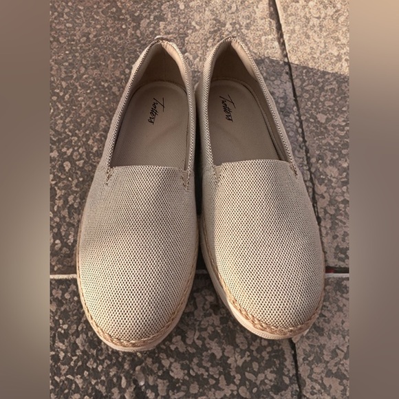 NEW Trotters Women's Accent Loafer Tan Size 10WW - Picture 1 of 14